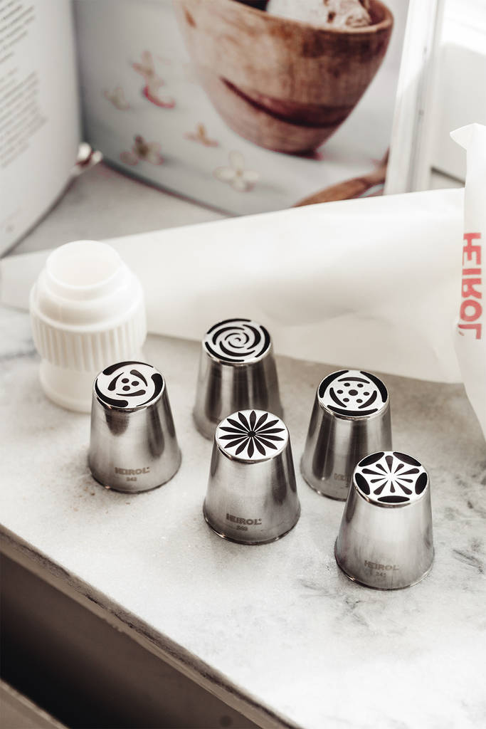 Heirol Dekorasjonsett 8-delt - Sprøyteposer og dekorasjonssett - 6419287313347 - 1